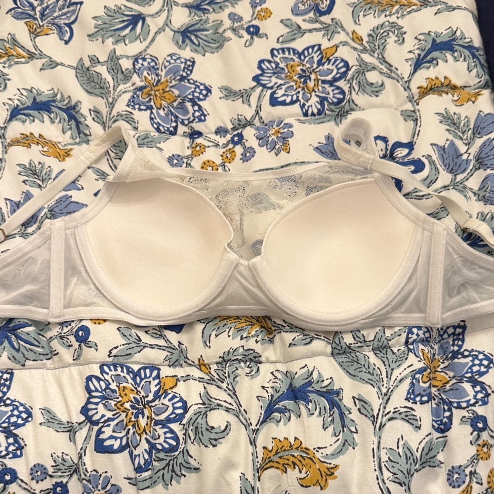 Natori White Lace Bralette - Picture 4 of 6